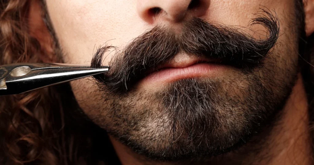 Apprenez à tailler votre moustache avec précision grâce à des étapes simples et des conseils professionnels.