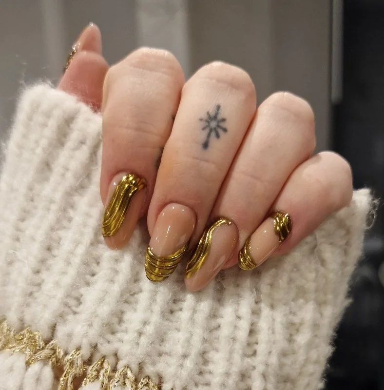 Carré, amande, stiletto... Quelle forme d'ongles adopter pour être tendance ?