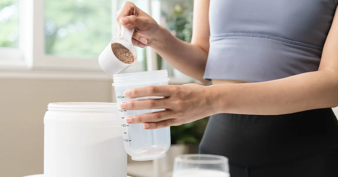 Protéine en poudre : à quoi ça sert, comment la choisir et l’utiliser ? On vous guide avec clarté et bienveillance