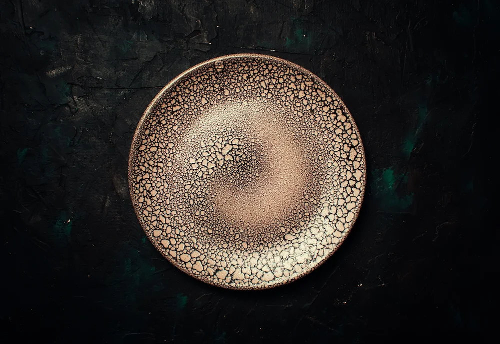 Assiettes céramique émaillée marron