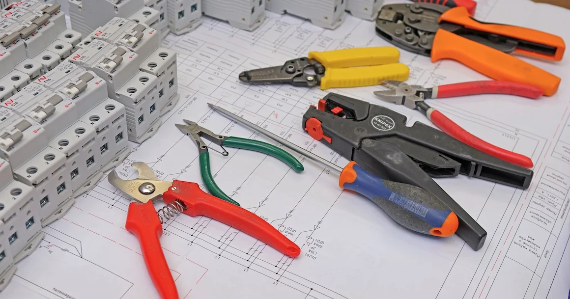 Réussissez votre CAP Électricien avec l’outillage indispensable ⚡️.