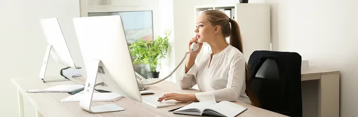 secretaire-bureau-telephone